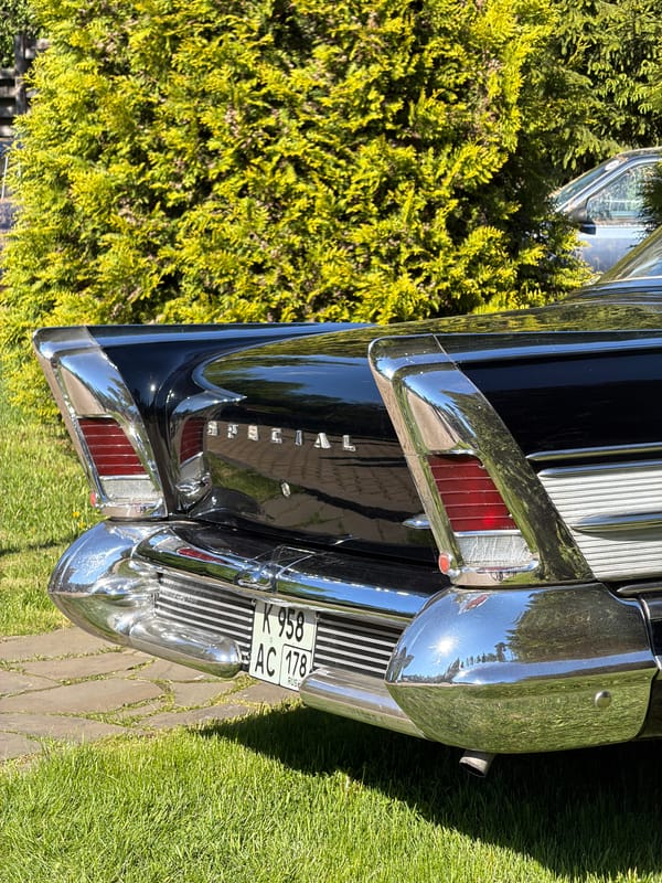 Vintage car show draws crowds in Repino, Russia