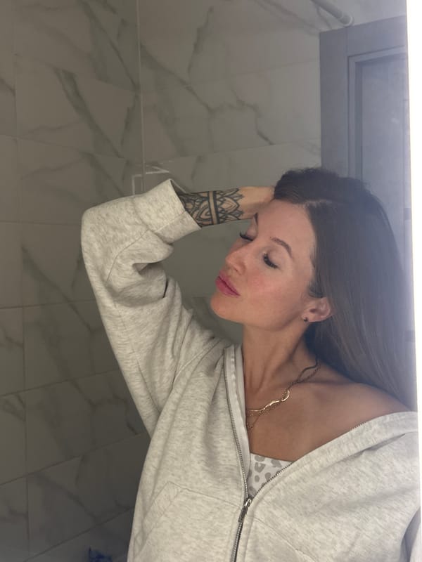 Woman documents evening routine through selfies in Chaikovsky, Russia