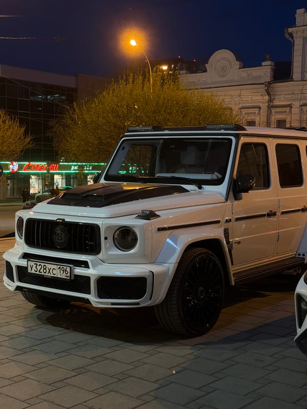 Luxury SUV spotted parked near storefront in Yekaterinburg