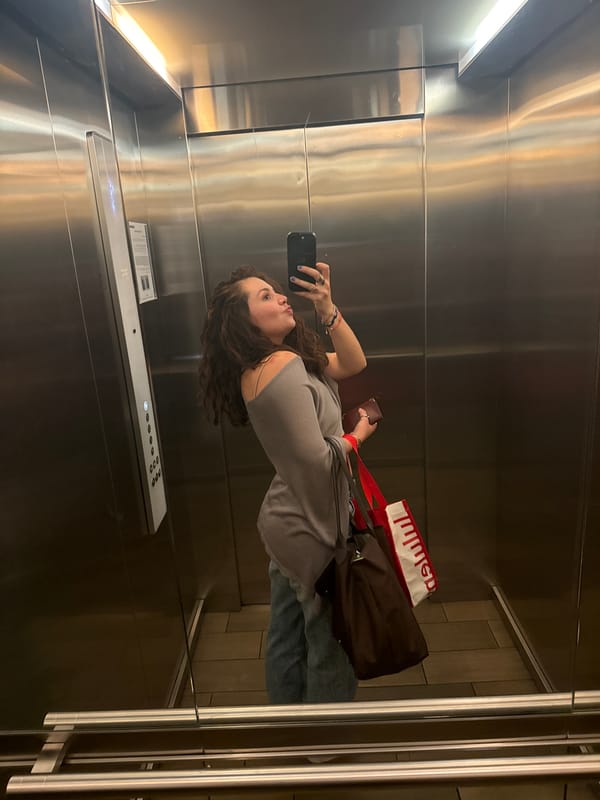 Woman takes playful elevator selfies in Mexico City