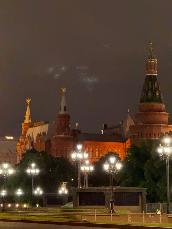 Evening tour captures illuminated Moscow landmarks and city life