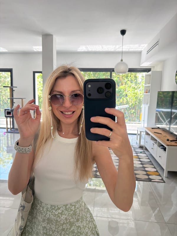 Casual morning look and iced drinks in Bat Yam