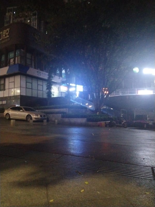 Nighttime journey documented through Jiulongpo District streets, Chongqing
