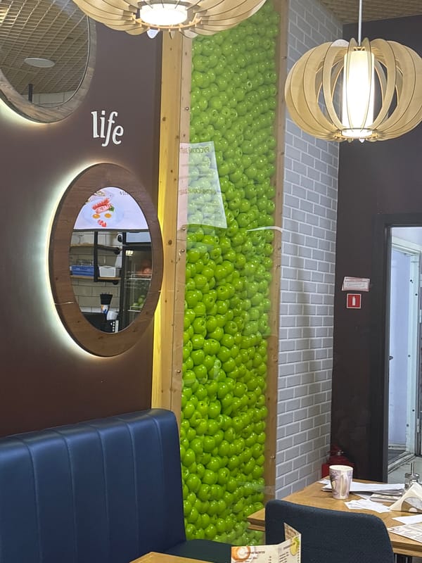 Afternoon at a Naberezhnye Chelny cafe and shopping mall
