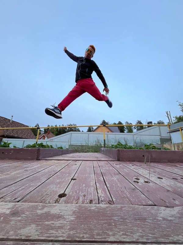 Man jumps from wooden structure in Chaikovsky, Russia