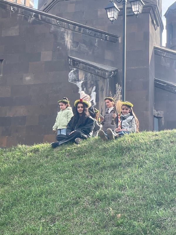 Yerevan residents enjoy casual outdoor moments in city