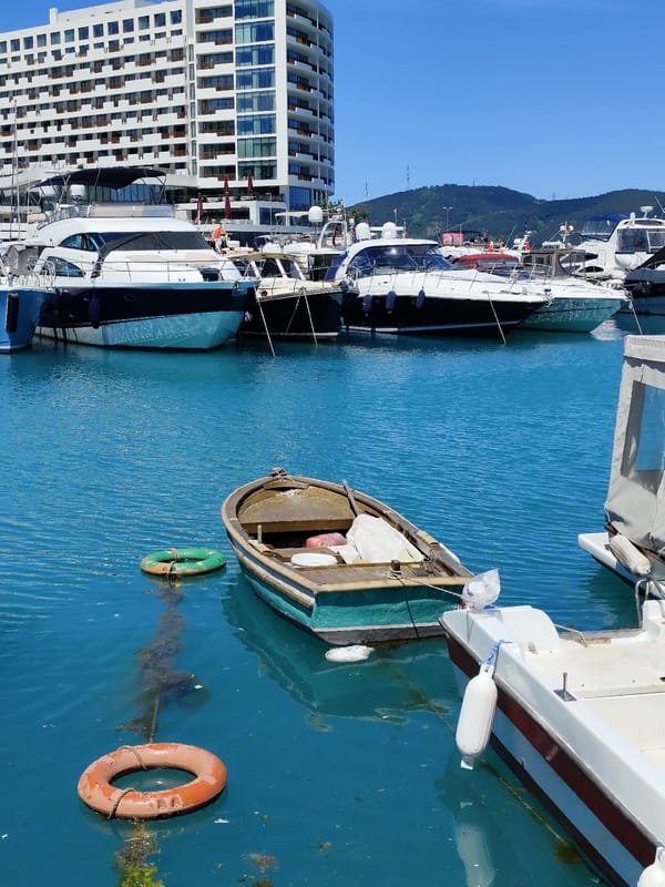 Sunny day brings visitors to Sarıyer marina waterfront