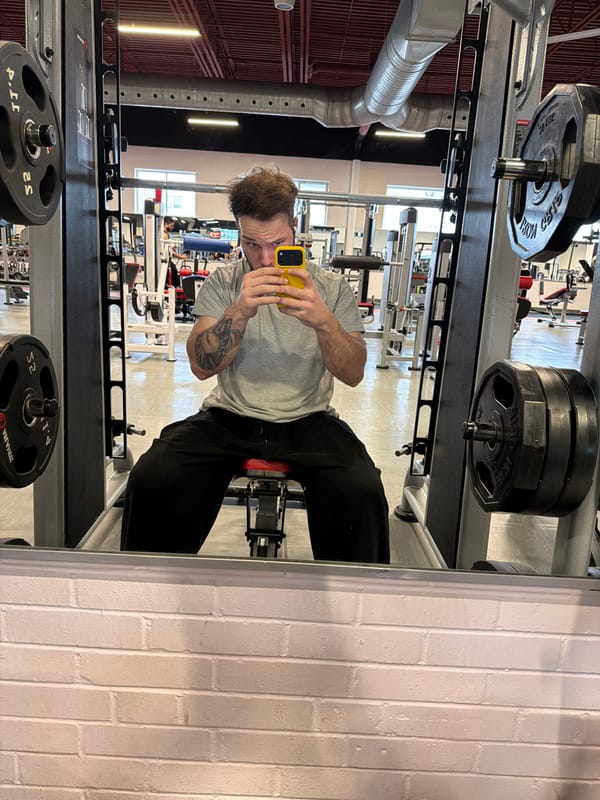 Late-night gym session documented at Laval fitness center