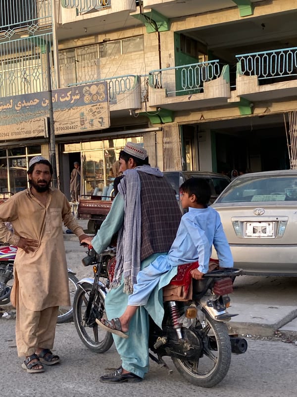 Everyday street life and informal trade in Kandahar