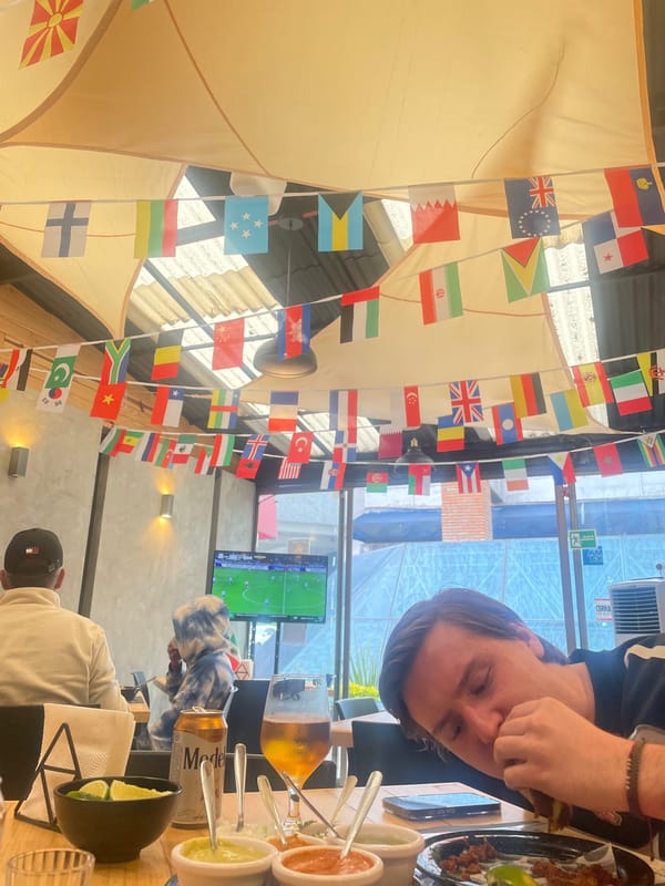Evening out documented in Huixquilucan: dining, grooming, shopping