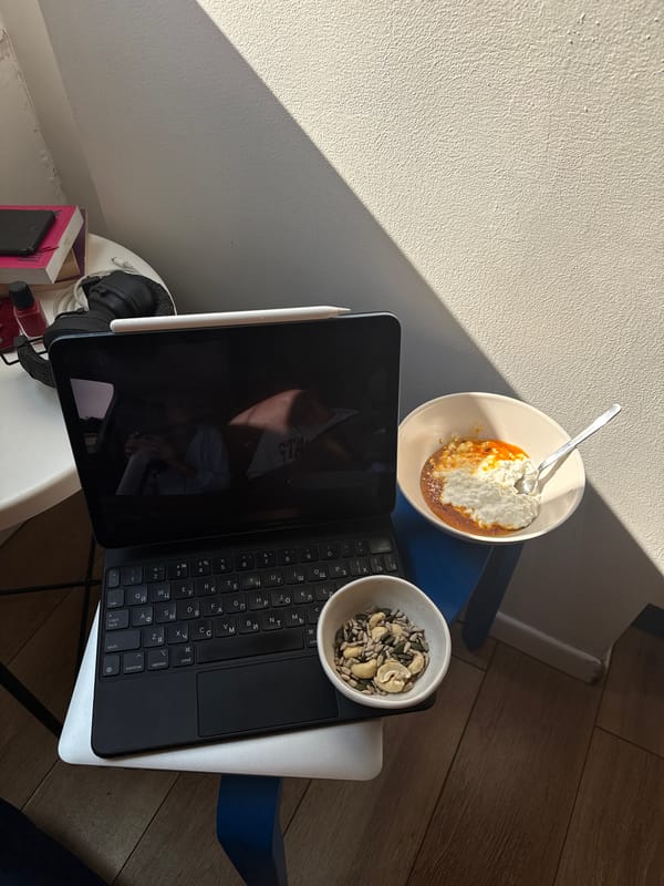 Quiet Tel Aviv apartment morning: breakfast, flowers, and screens