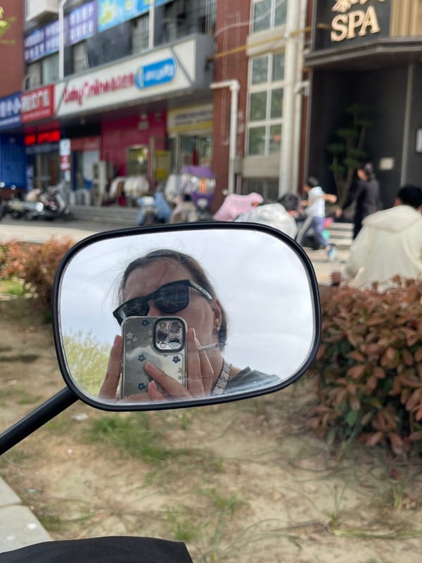 Morning street photography documented in Jinshui District, China