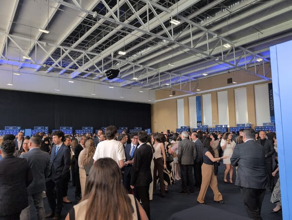 Business conference draws crowds in Mexico City venue