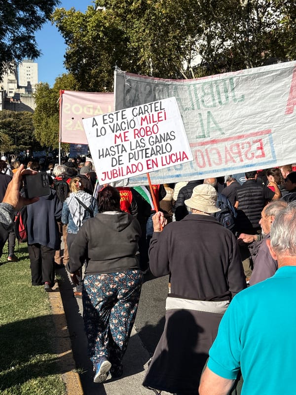 Afternoon protest draws crowds to central Buenos Aires streets