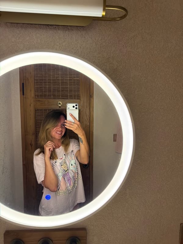 Bathroom mirror selfie session in Mengwi