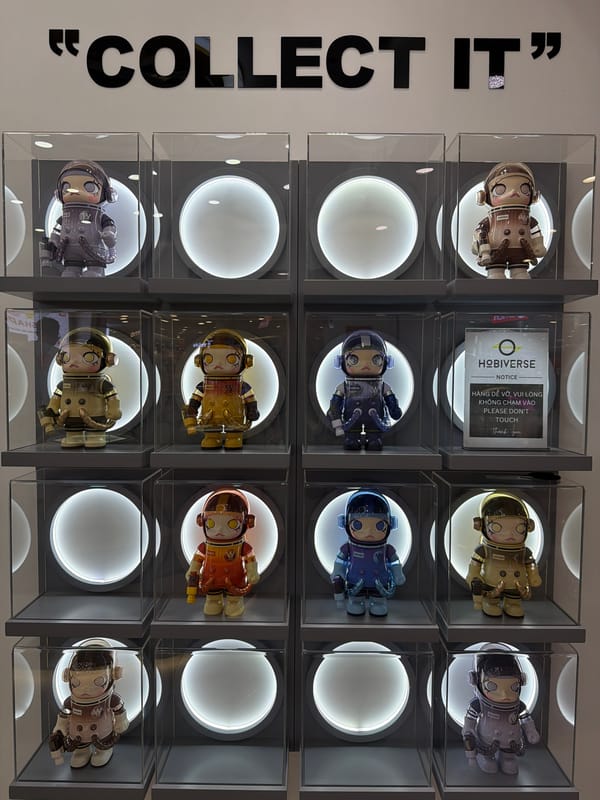 Toy displays and nesting pigeon spotted in Đà Nẵng
