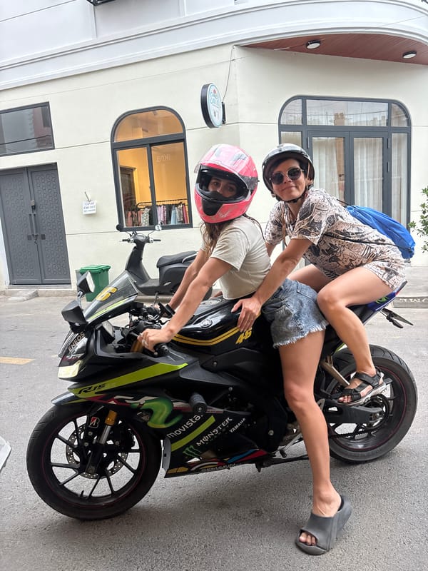 A casual morning riding and eating around Đà Nẵng