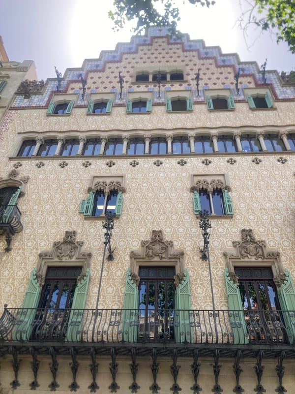 Close look at Gaudí's Casa Batlló from every angle