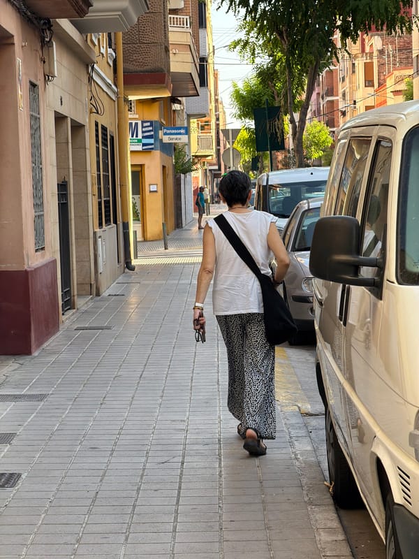 Afternoon stroll through Castelló de la Plana's streets and shops