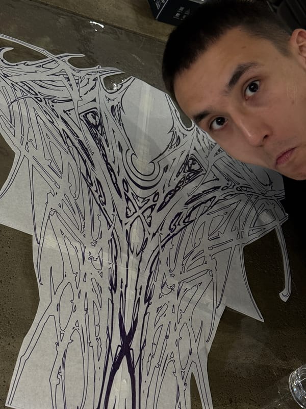 Artist shares intricate drawing in Moscow selfie