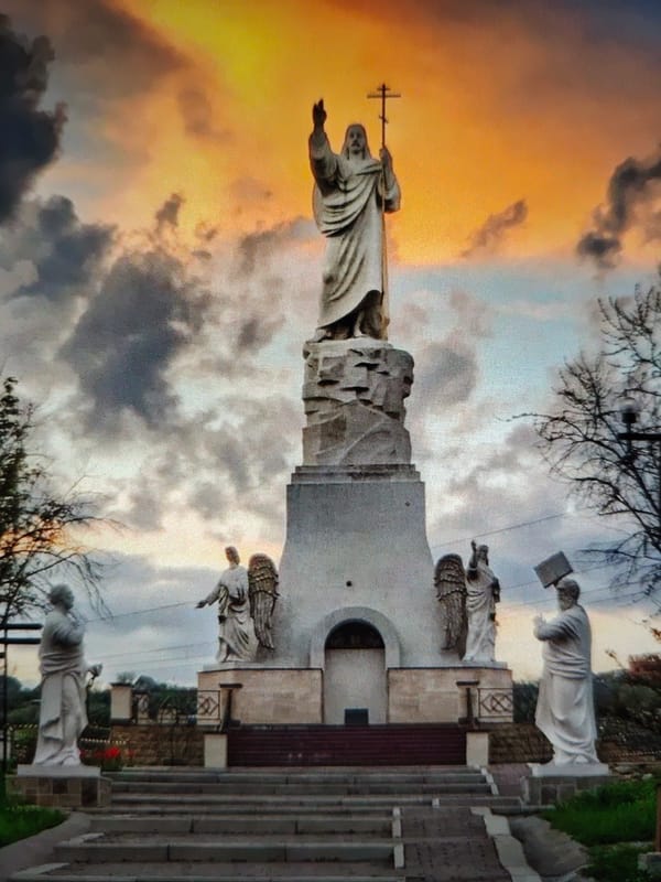 Afternoon around Stavropol's parks, monuments, and street scenes