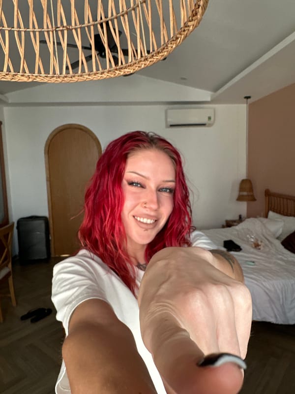 Selfie series from a Đà Nẵng hotel room, June 2026