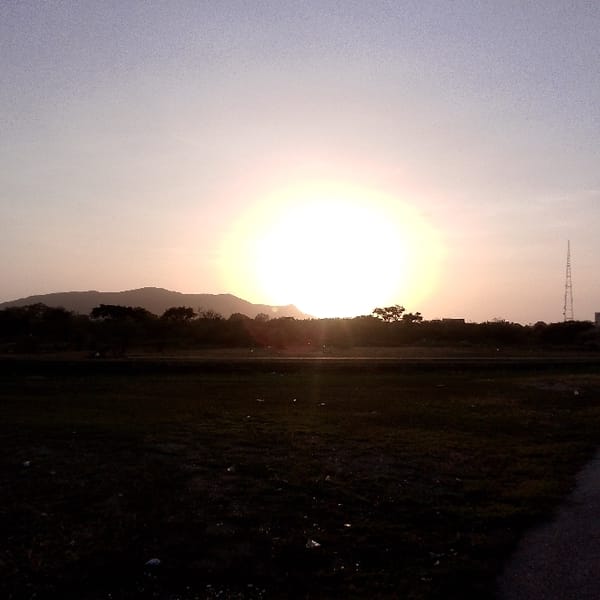 Coastal sunset scenes documented across Venezuelan beach towns