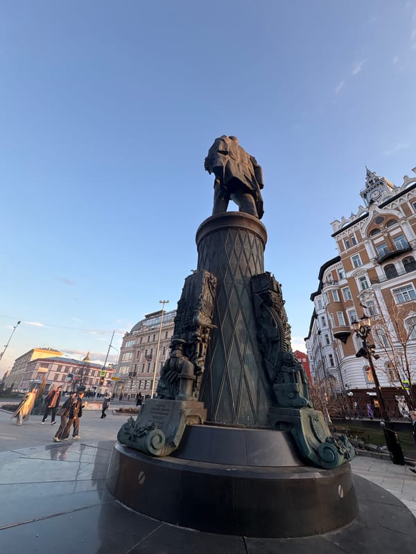 Afternoon documentation of Moscow monument area and surroundings