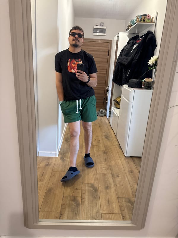 Man Takes Multiple Mirror Selfies in Five-Minute Span
