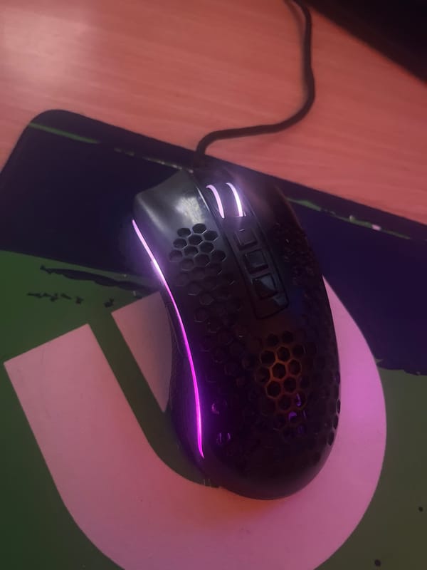 Gaming mouse with LED lights spotted in Ushuaia