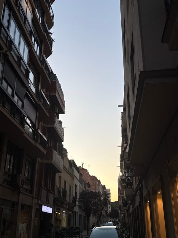 Barcelona Pilates session, street selfies en route