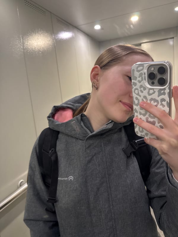 Early morning selfie session documented in Chaikovsky, Russia