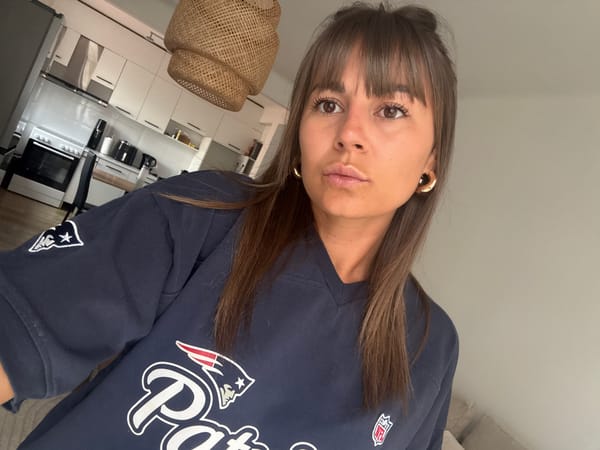 Woman documents casual afternoon moments in Cannes residence