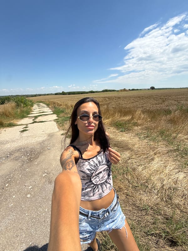 Selfies and wheat fields on a sunny morning near Loznitsa