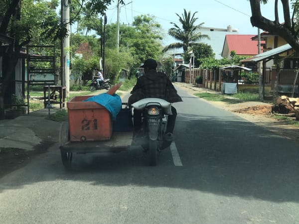 Motorcyclist with sidecar observed on Lhokseumawe road