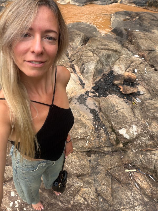 Selfies by a muddy river in Vietnam's Păng Tiêng 1