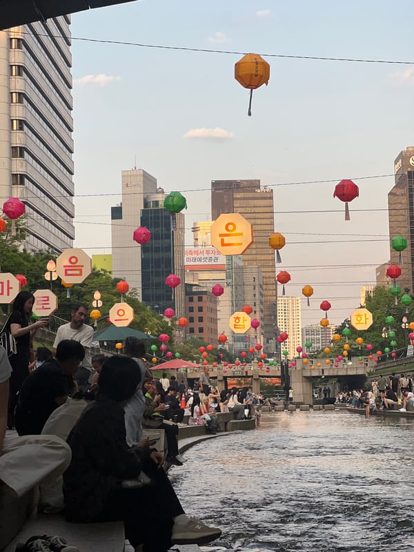 Seoul residents gather along urban riverside for morning relaxation