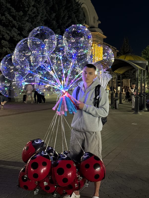 Live music and glowing balloons on Kazan streets at night