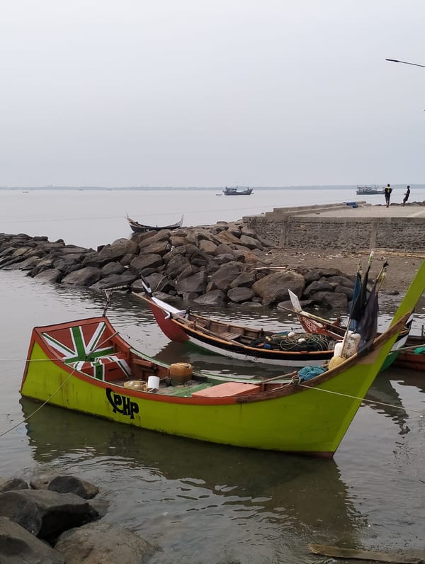 Night fishing observed on Lhokseumawe coast amid calm waters