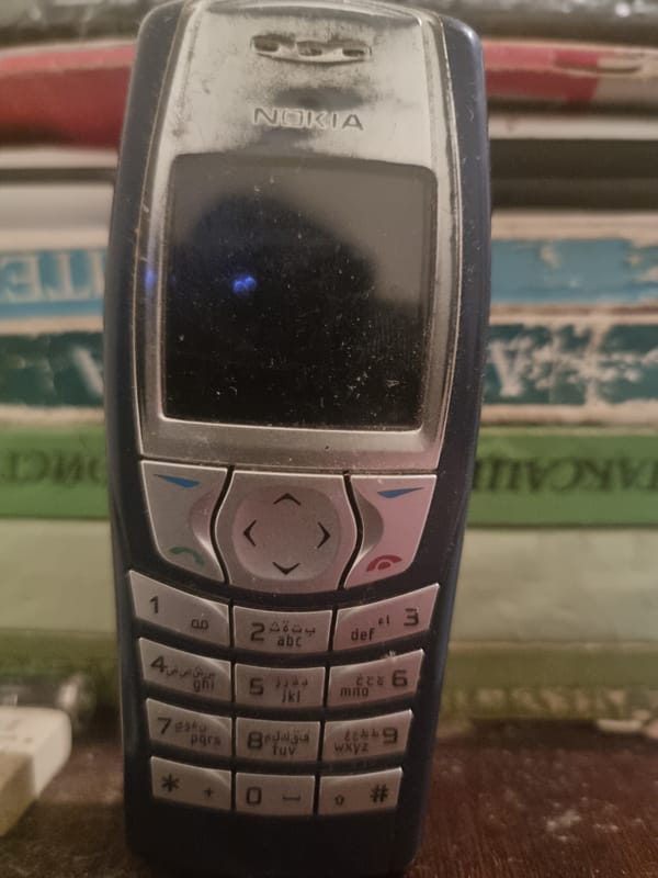 Dusty Nokia feature phone found abandoned on surface