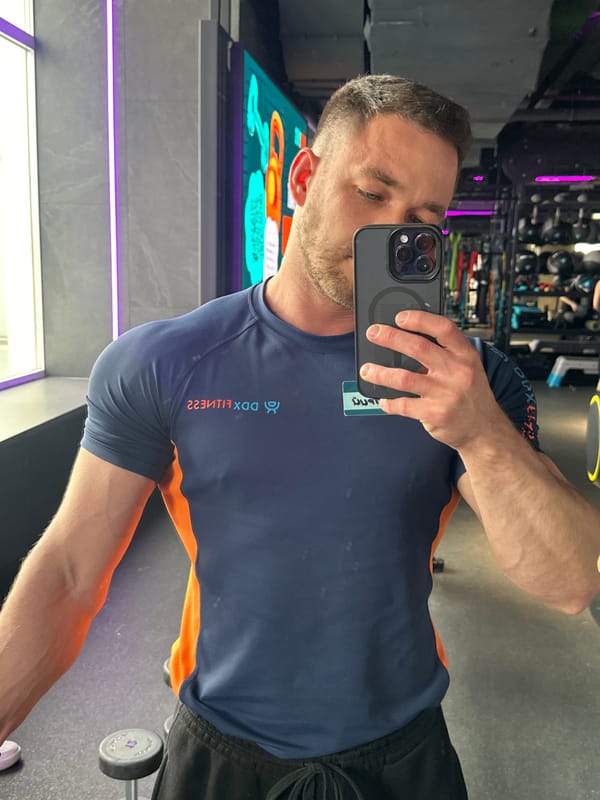 Man works out, takes selfie at Perm gym
