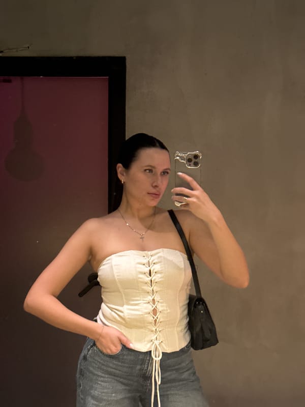 Woman documents evening out at Odintsovo bar with selfies