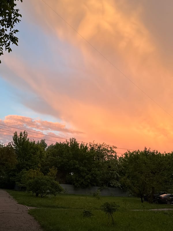 Dramatic sunset observed over Kharkiv residential area