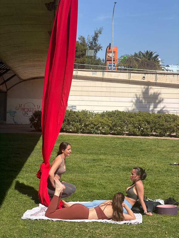 Spring morning activities in Valencia's Turia Gardens