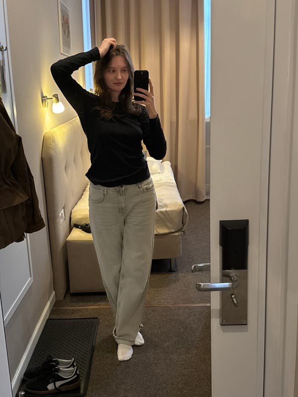 Hotel mirror selfie session in Saint Petersburg