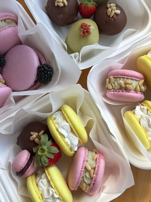 Tel-Aviv dessert display and domestic scenes documented over morning hours