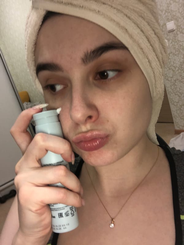 Woman documents glittery indoor hangout in Noviy, Russia