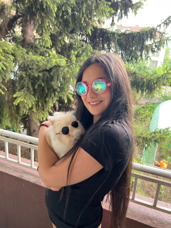 Pets in matching shades anchor a Sofia eyewear promo