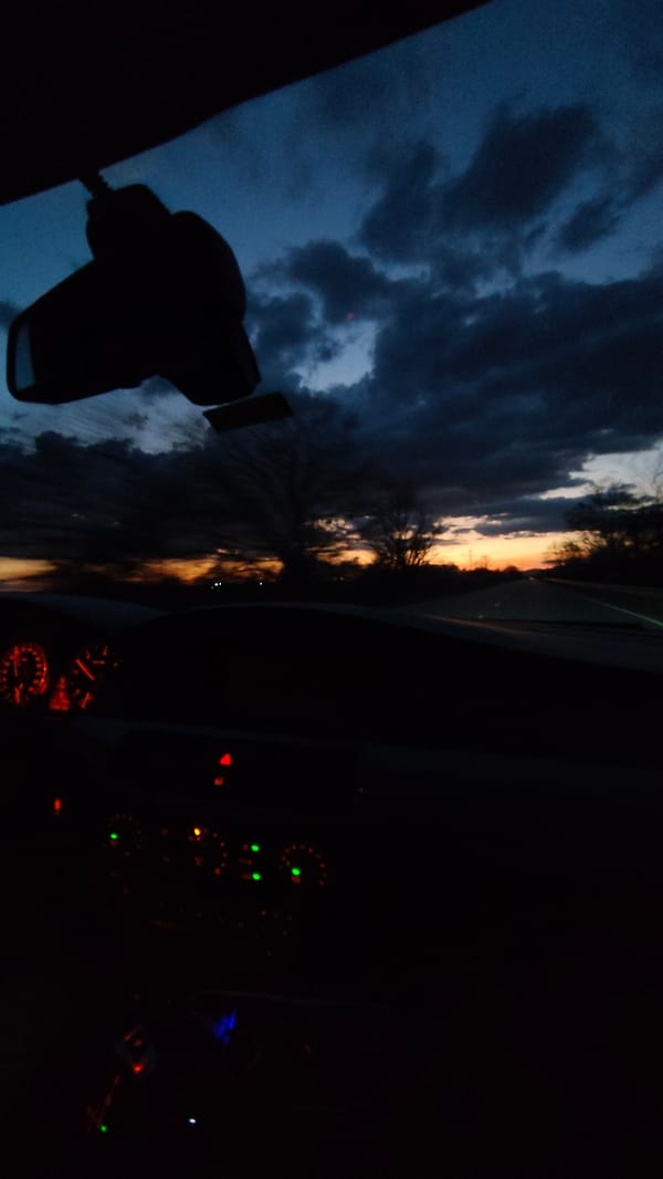 Motorist observes dramatic weather contrast in Negovan, Bulgaria