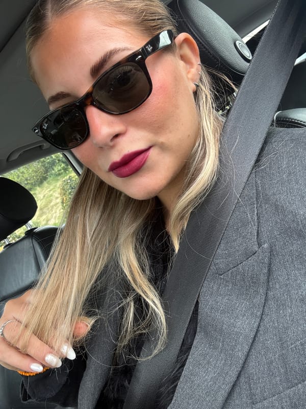 Woman in car captured in portraits in Wattrelos